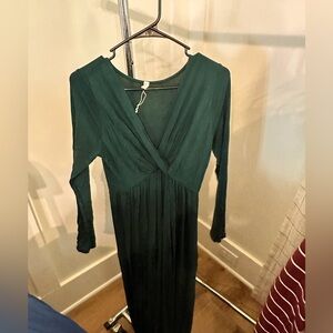 Maternity maxi dress-L runs big, fits well for xL